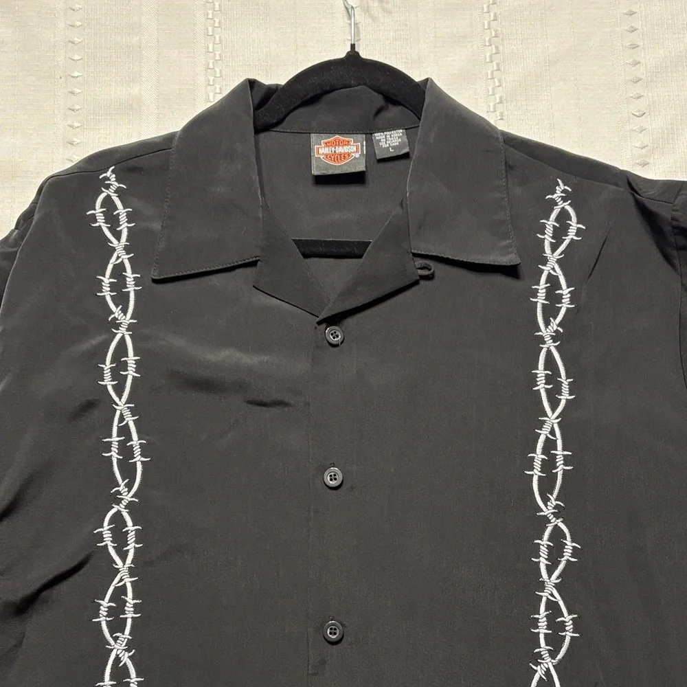 Harley-Davidson Black Short Sleeve Button Shirt with Barbed Wire -Hawaii - Picture 3 of 7